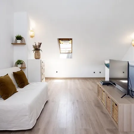 Design House 150m From Vistas *